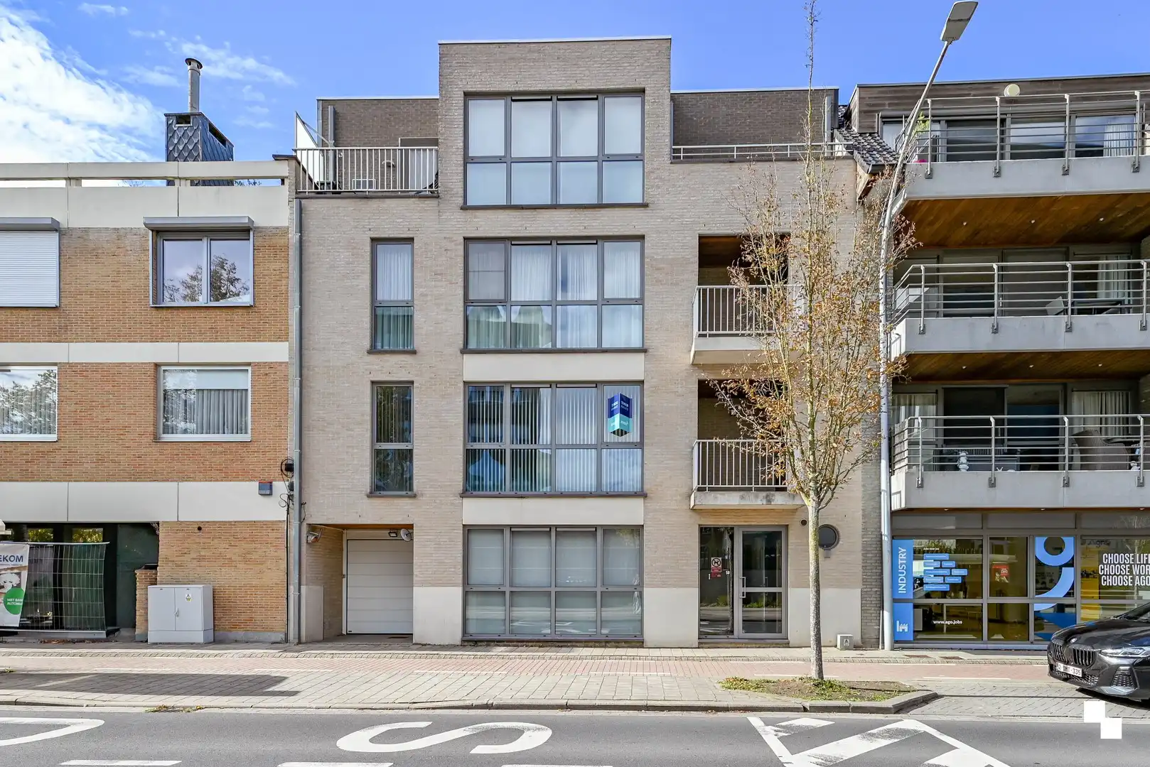 Ruim appartement met drie slaapkamers & garagebox foto 30