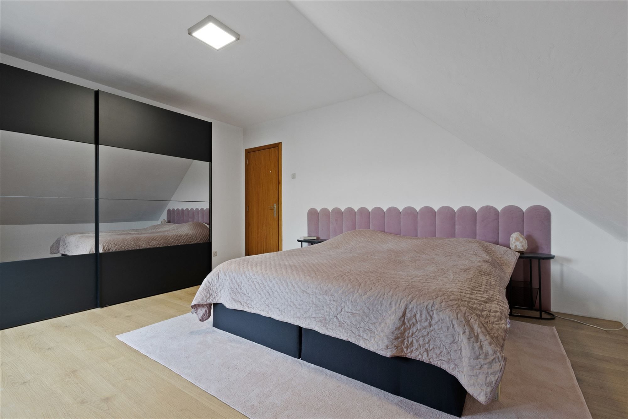 UITERST KNAP GERENOVEERDE WONING MET 3 SLAAPKAMERS GELEGEN OP EEN ZONNIG GEORIËNTEERD PERCEEL TE PAAL foto 13