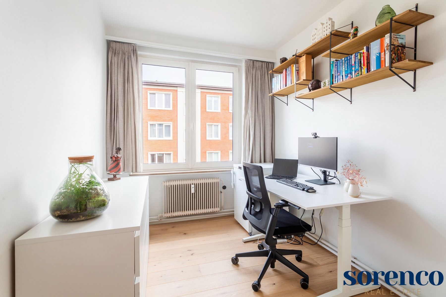 Ruim en licht instap klaar 2 slaapkamer appartement! foto 16