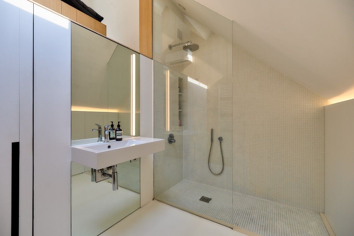 Buitengewone interbellum architecten-burgerwoning met tuin die omgevormd werd tot een hedendaagse luxueuze concept-woning. foto 38