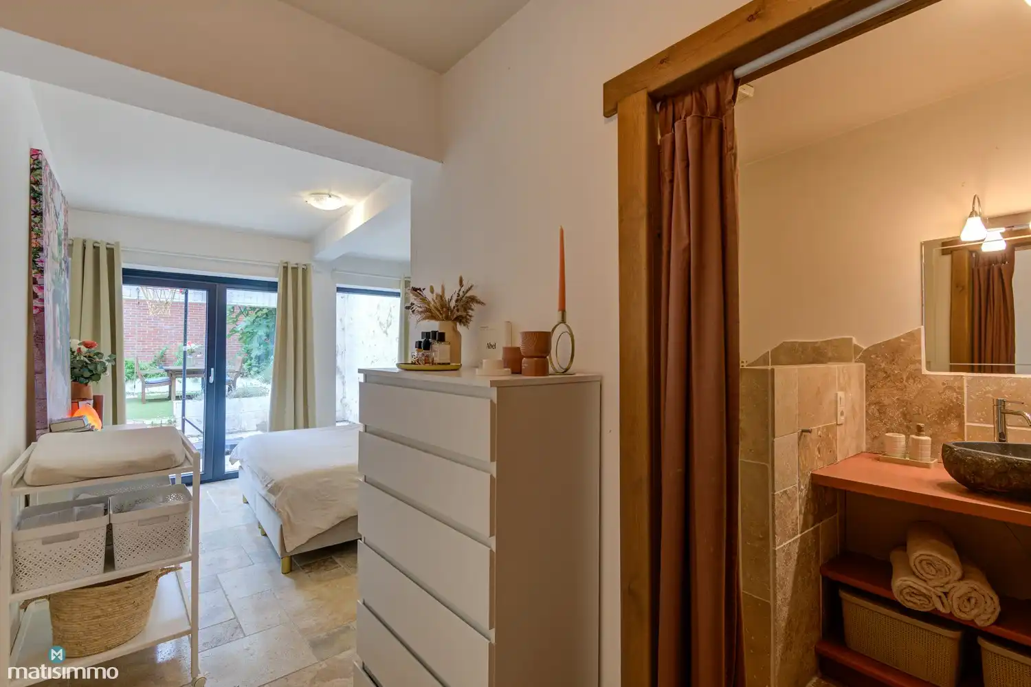 UNIEK 2-SLAAPKAMERAPPARTEMENT MET 2 ENSUITE BADKAMERS, KELDERBERGING EN RUIME BINNENKOER IN DE STADSKERN VAN TONGEREN foto 16