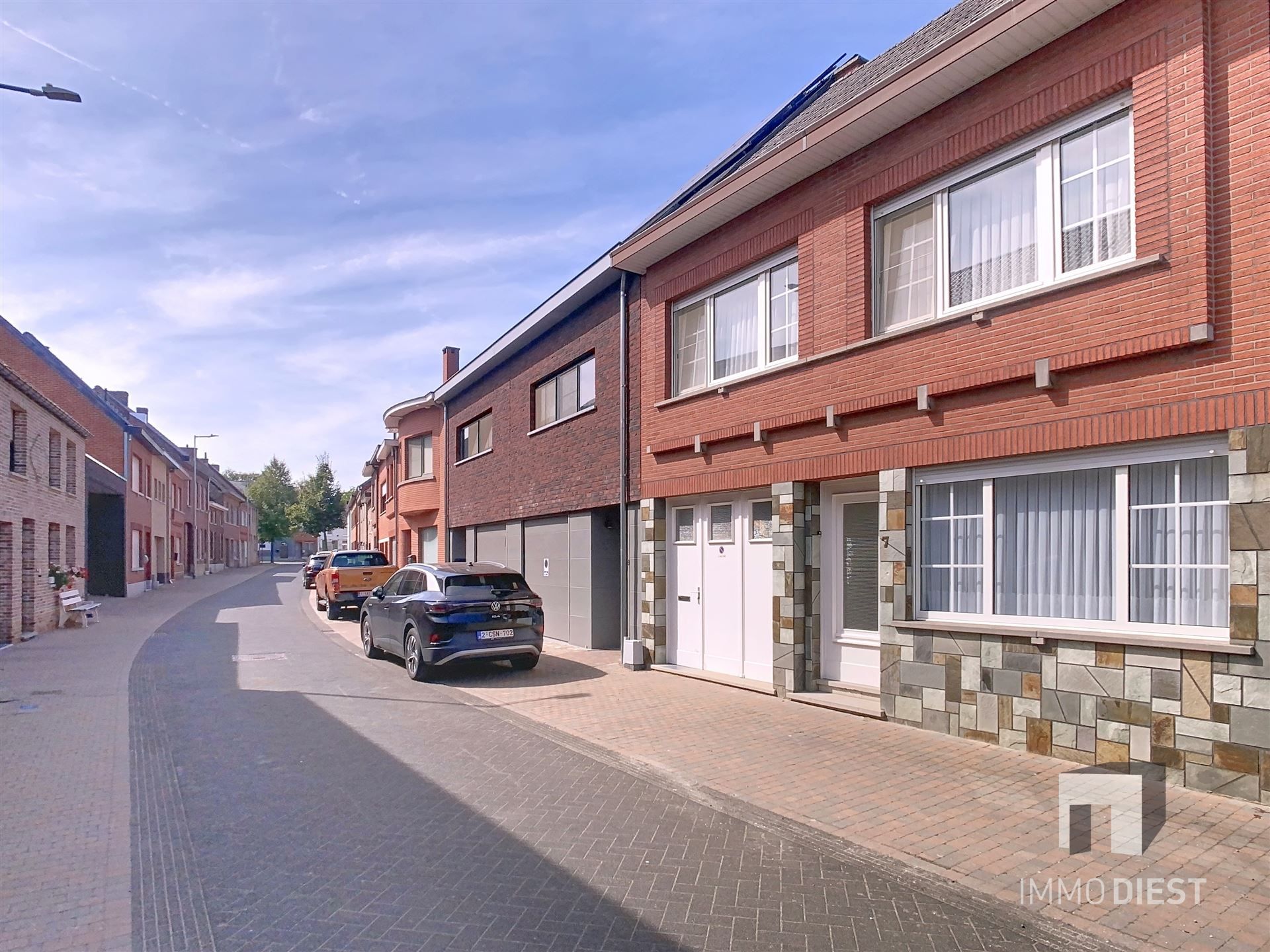 Ruime rijwoning met 4 slaapkamers op 4a 19ca. foto 2