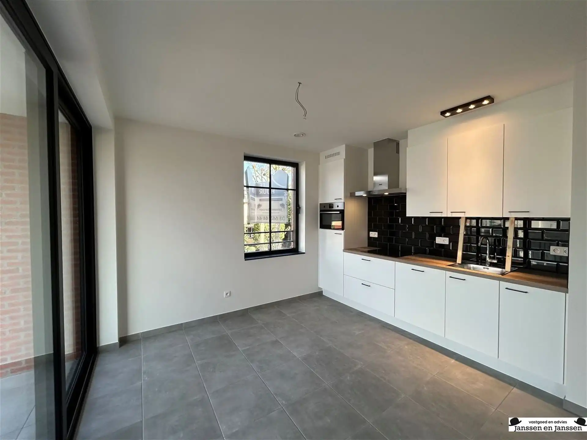 Prachtig appartement met 1 slaapkamer, parking en berging foto 4