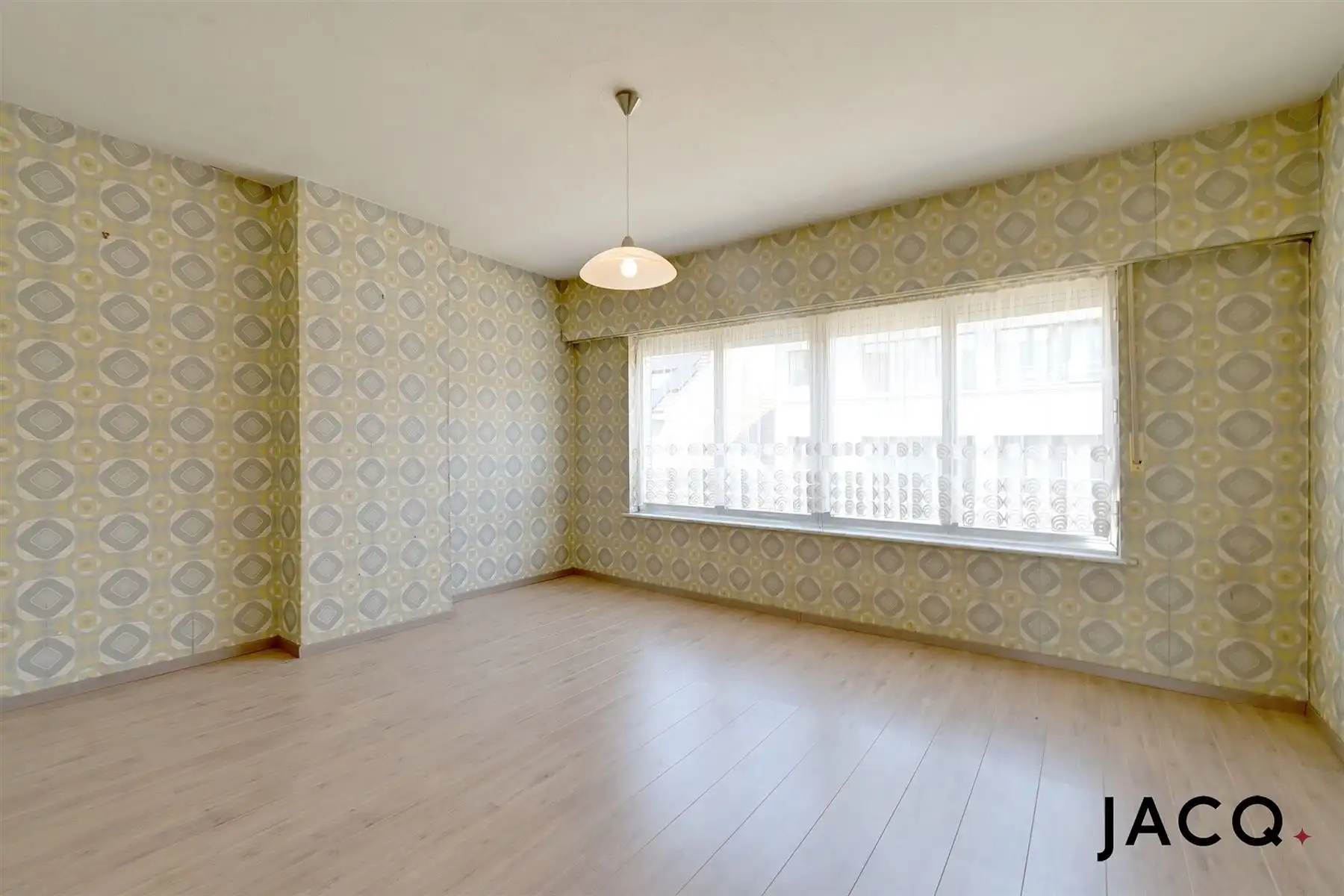 Te renoveren woning met 4 slpk's, terras (25m²) en garage! foto 9