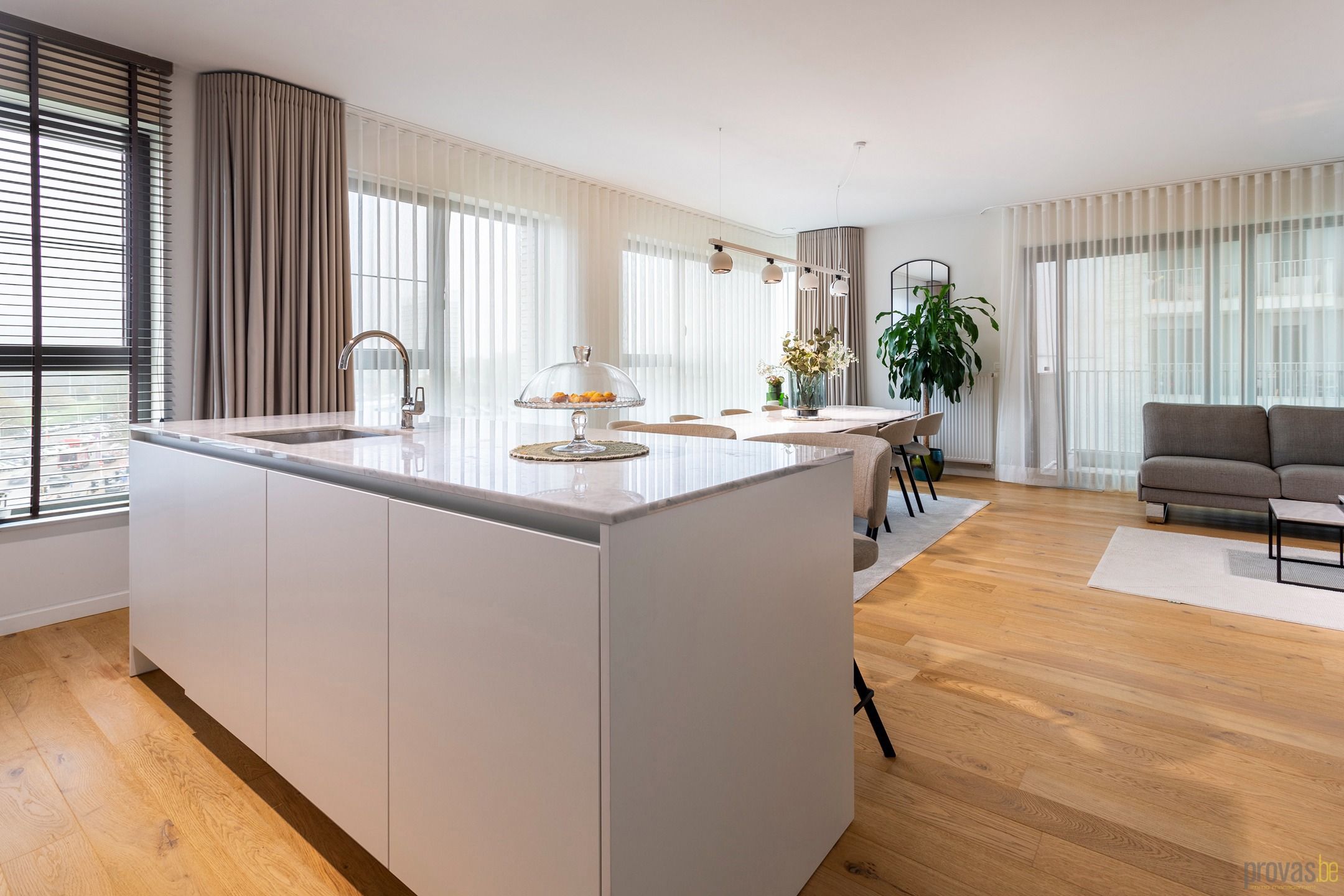 LUXE APPARTEMENT MET WEIDSE ZICHTEN, RUIM TERRAS EN 3 SLPKS foto 7