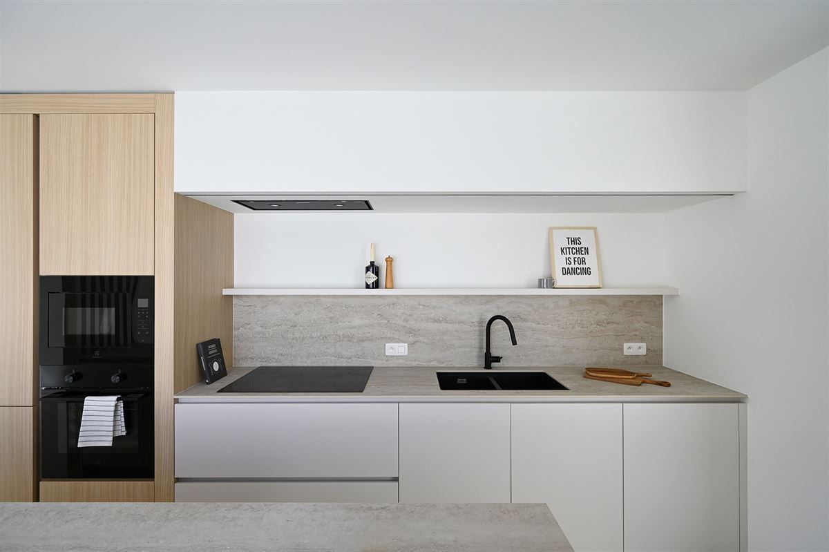 Mooi gerenoveerde woning met tuin en polderzicht foto 3