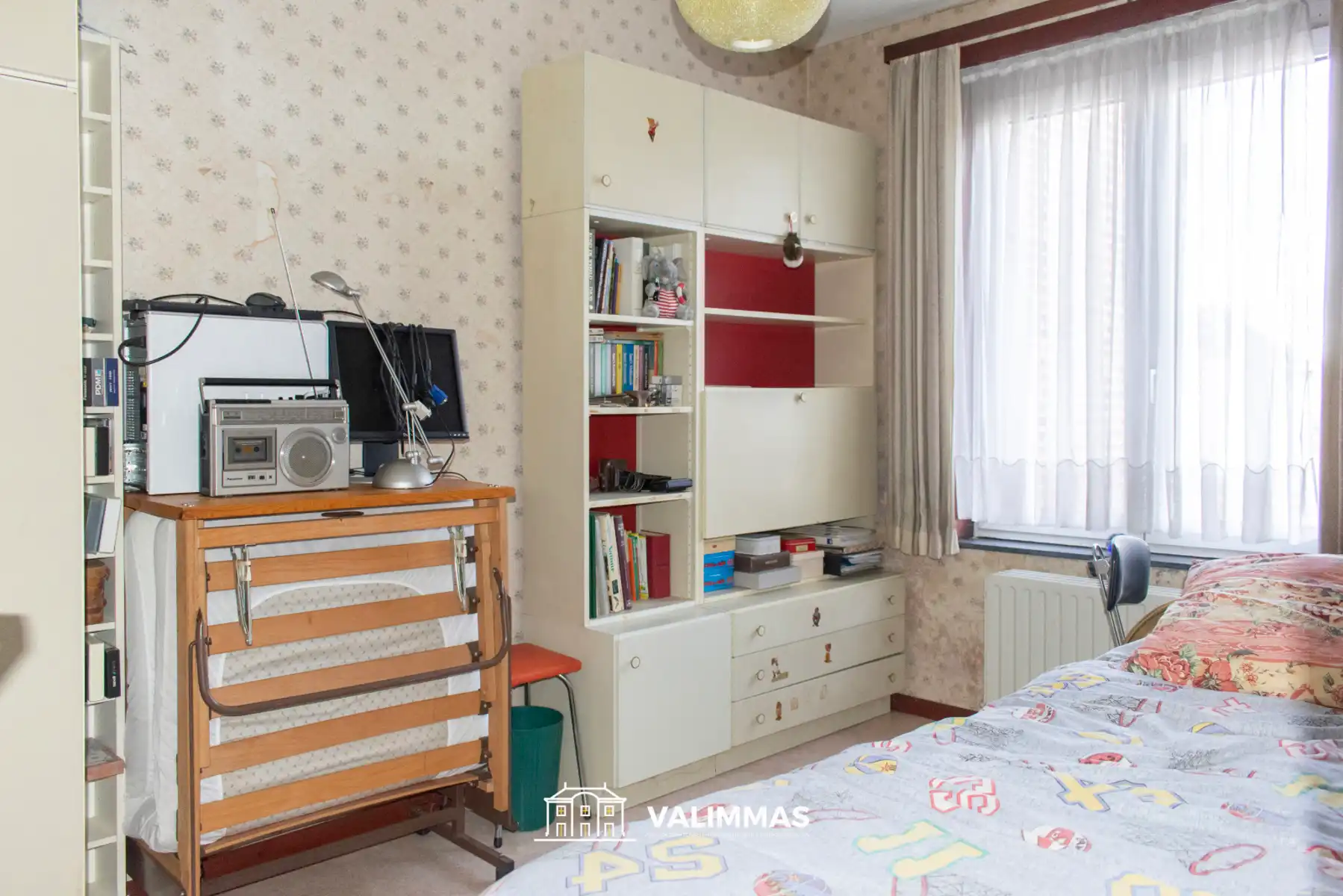 Degelijke, maar nog op te knappen rijwoning met tuin... foto 12