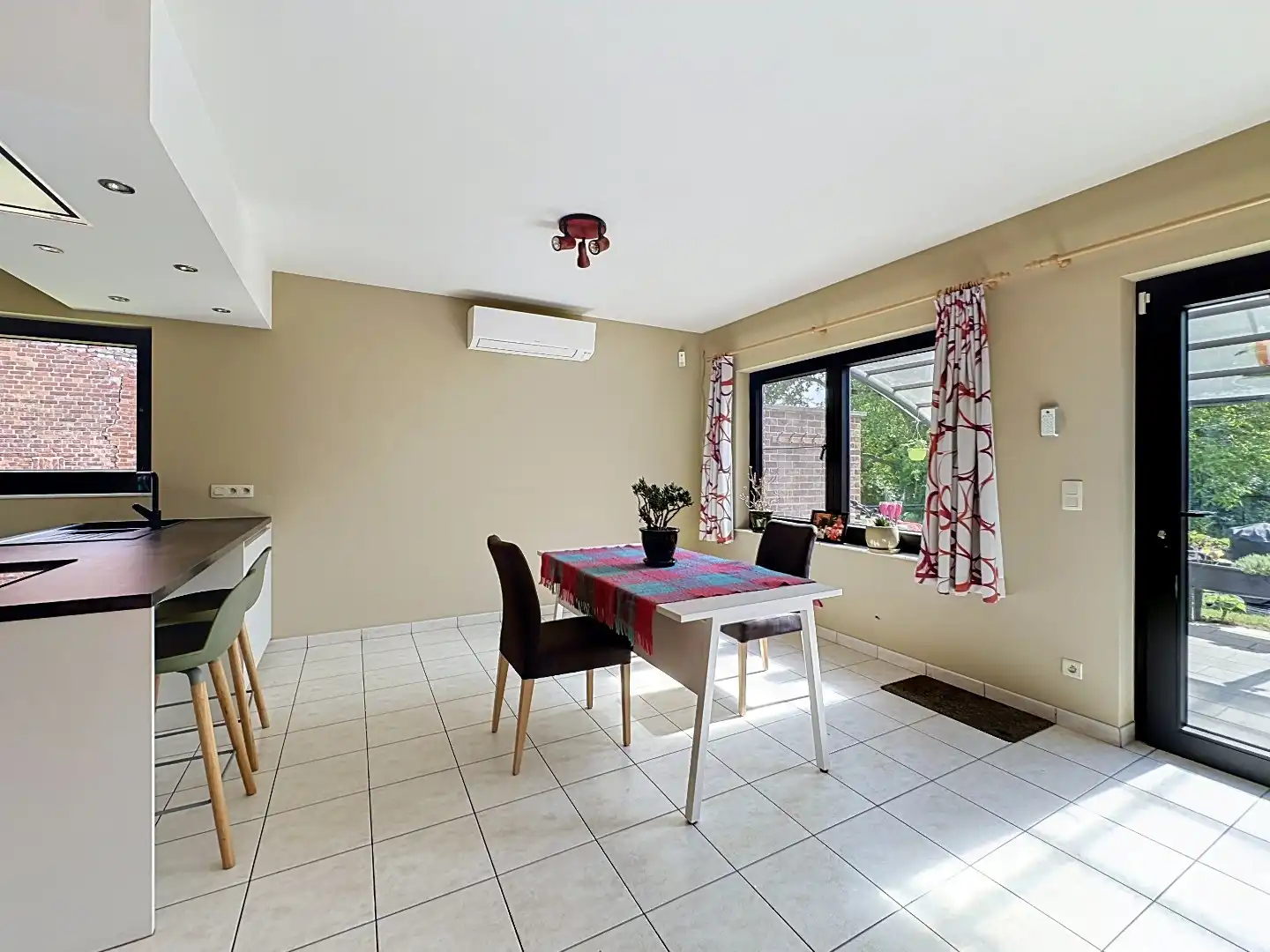 Instapklare, vrijstaande woning op een prachtig perceel van 17 are foto 9