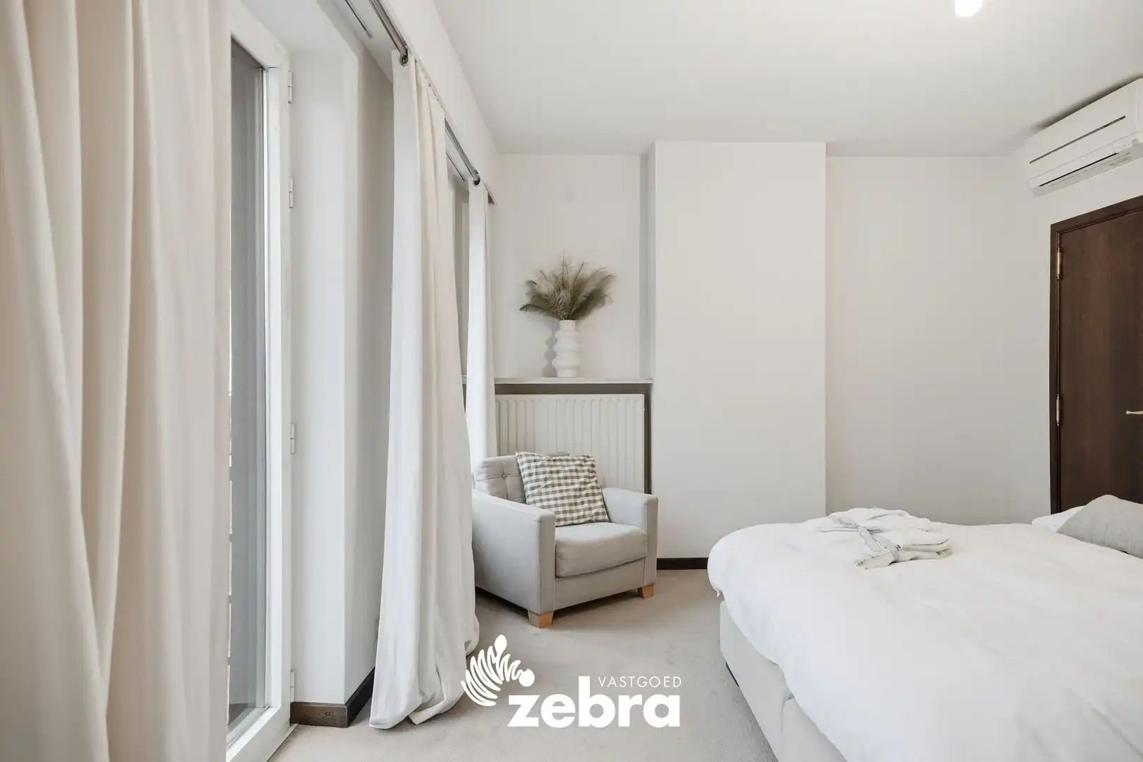 Stijlvolle, volledig gemeubelde karakterwoning in het centrum van Roeselare! foto 14