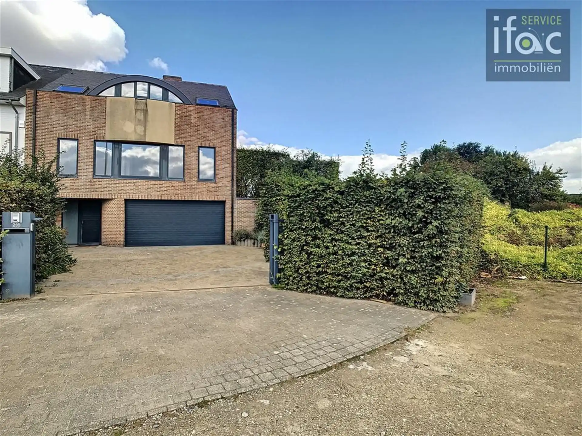 Prachtige 3-gevel villa met unieke panoramische vergezichten foto 2