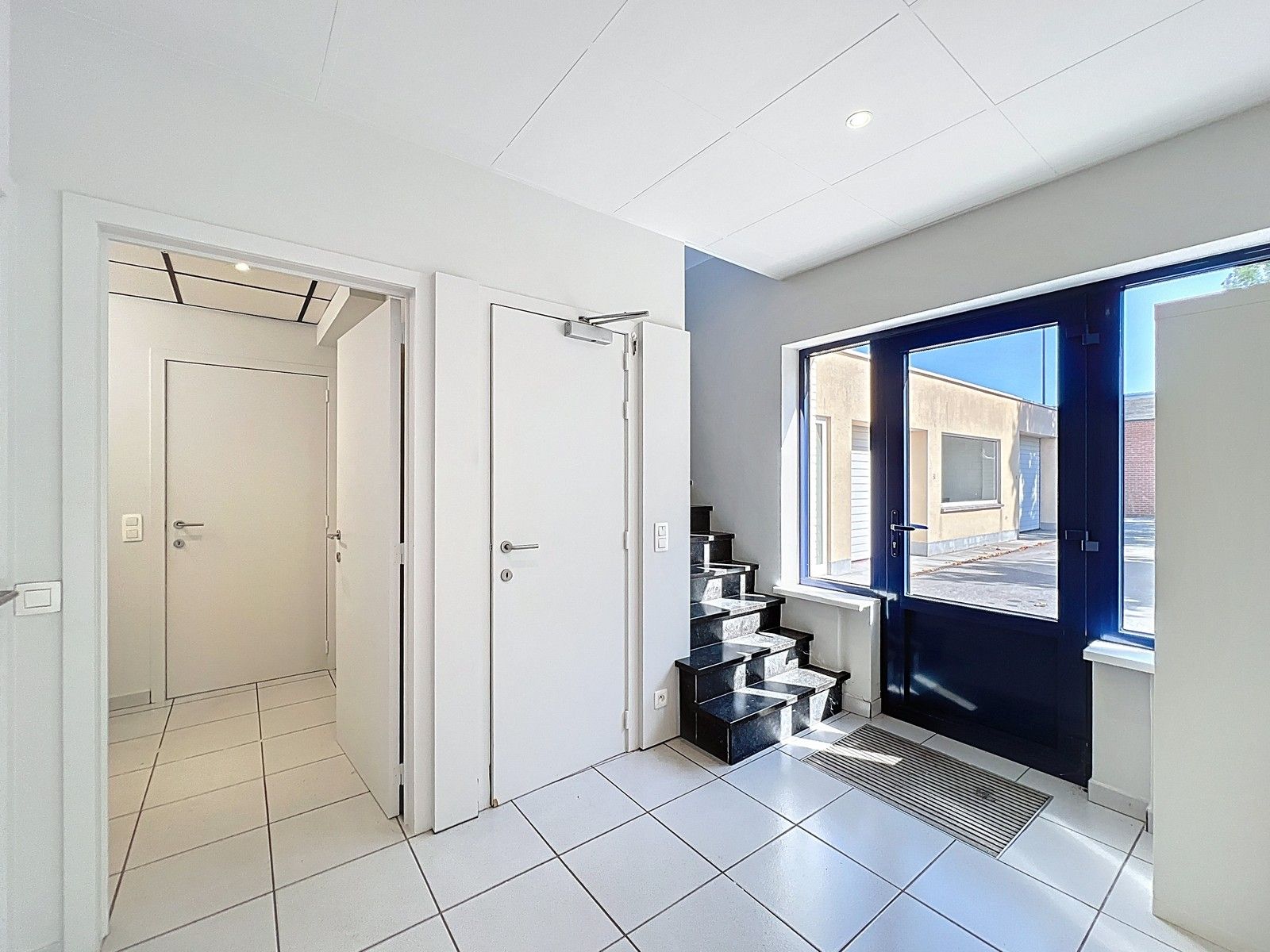 Prachtig HERENHUIS (5 slpk, EPC-D) + apart KANTOORGEBOUW + diverse MAGAZIJNEN in centrum KORTRIJK ! foto 22