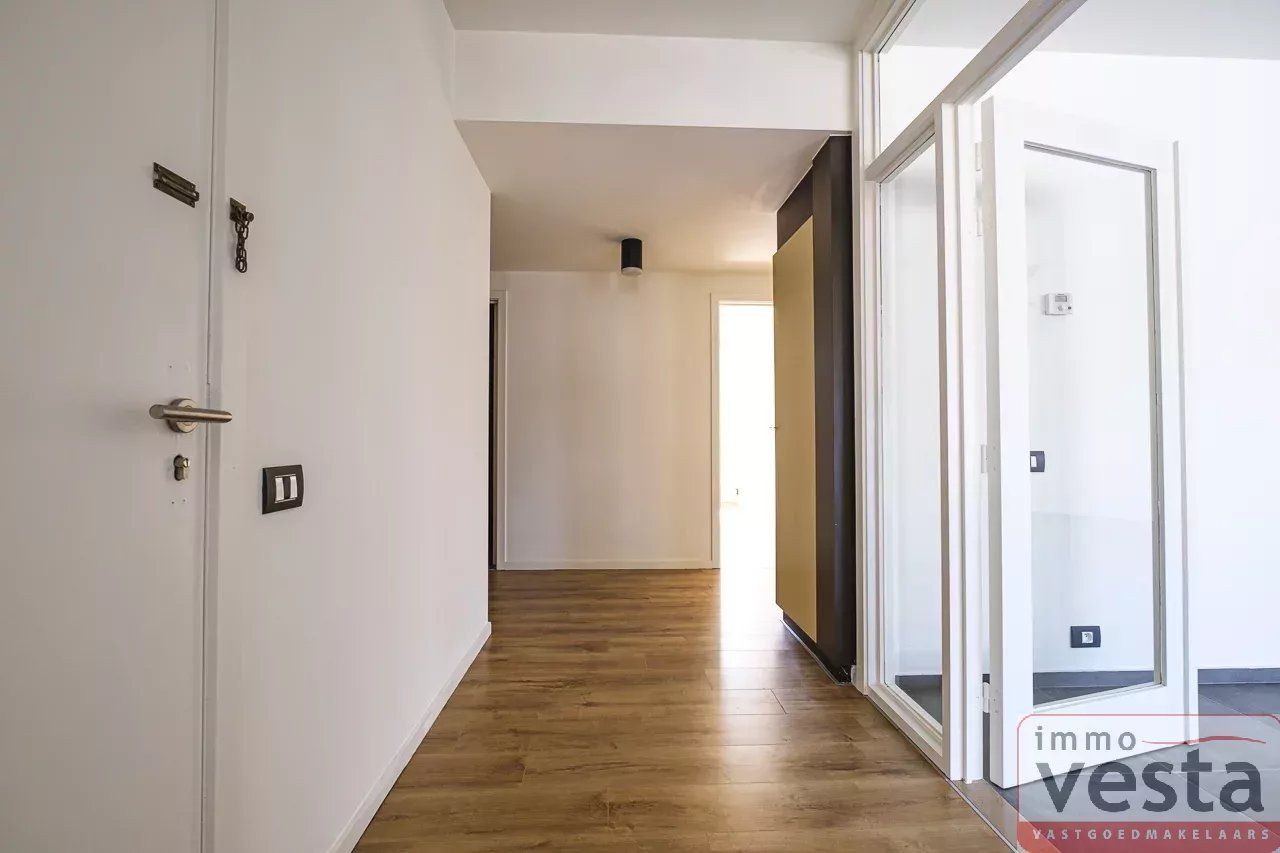 Te huur: Goed onderhouden appartement in het centrum van Sint-Truiden foto 2