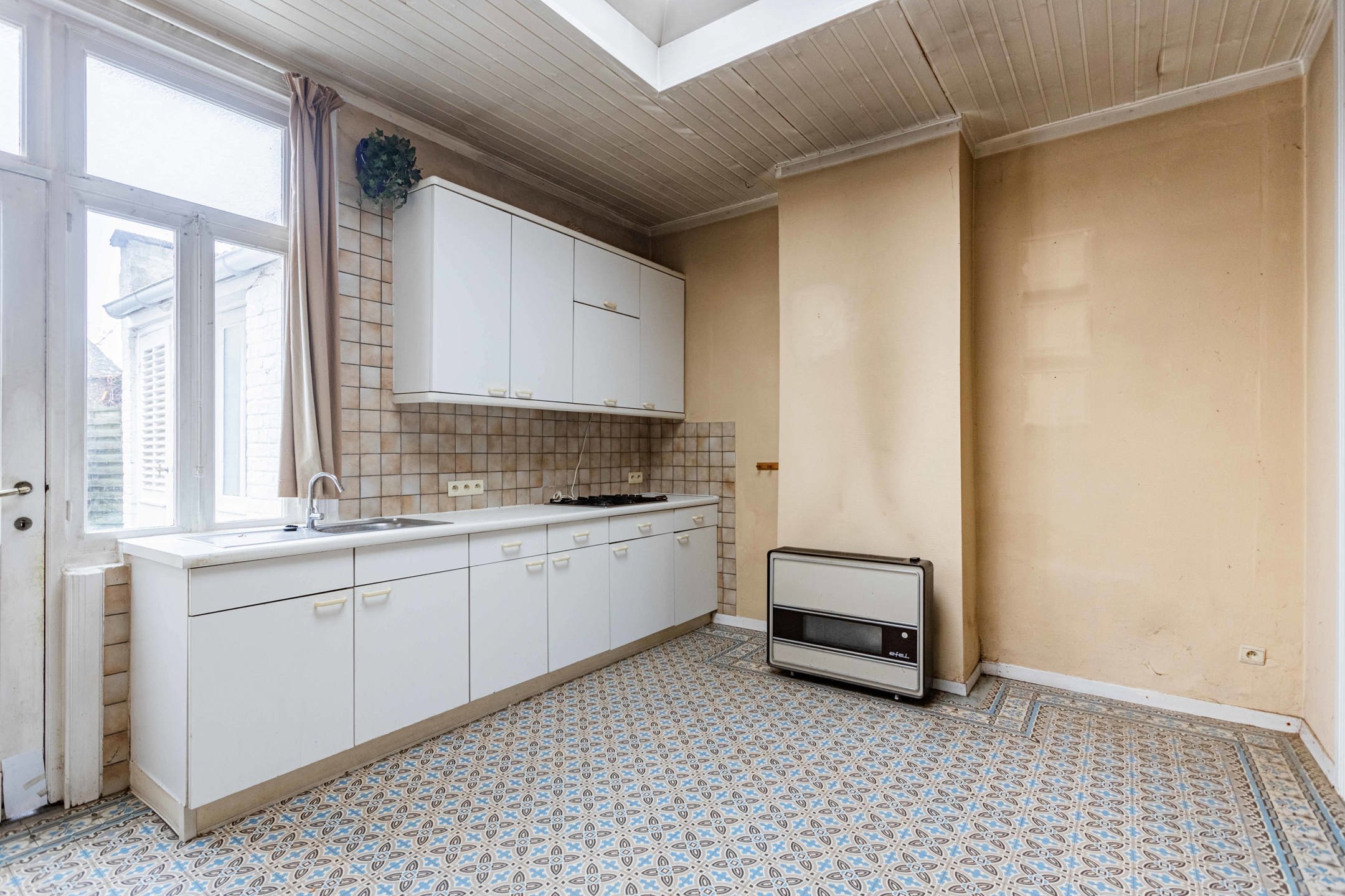 Charmante, te moderniseren stadswoning met tuintje. foto 10