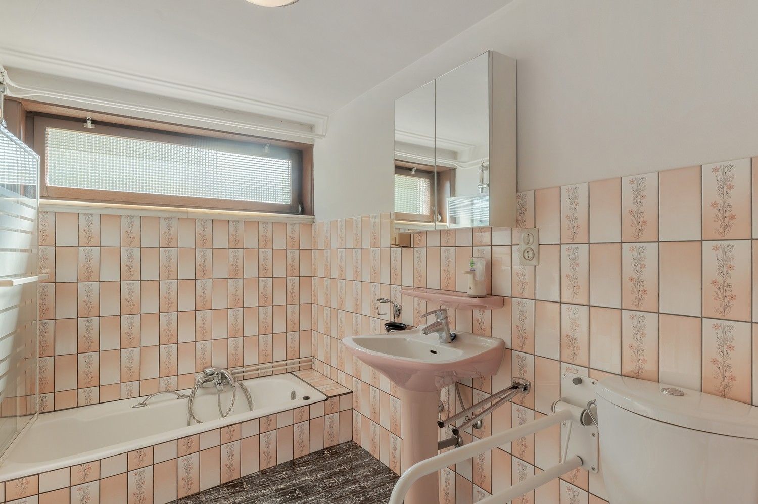 Te renoveren woning  – rust en groen uitzicht gegarandeerd foto 23