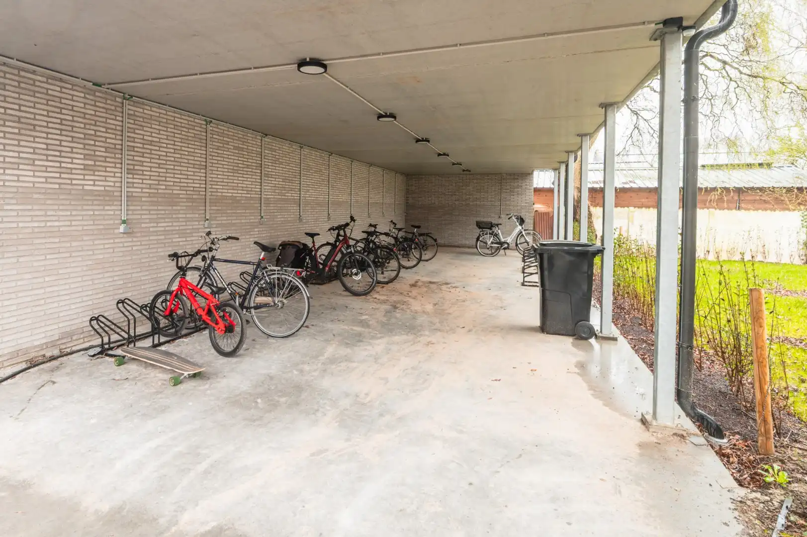 BEN appartement met aangenaam terras, 2 slks, autostaanplaats en direct instapklaar. foto 16