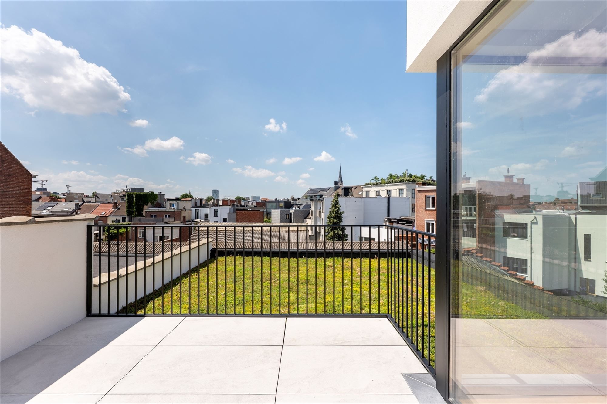 Gerenoveerde penthouse met ruim terras foto 10