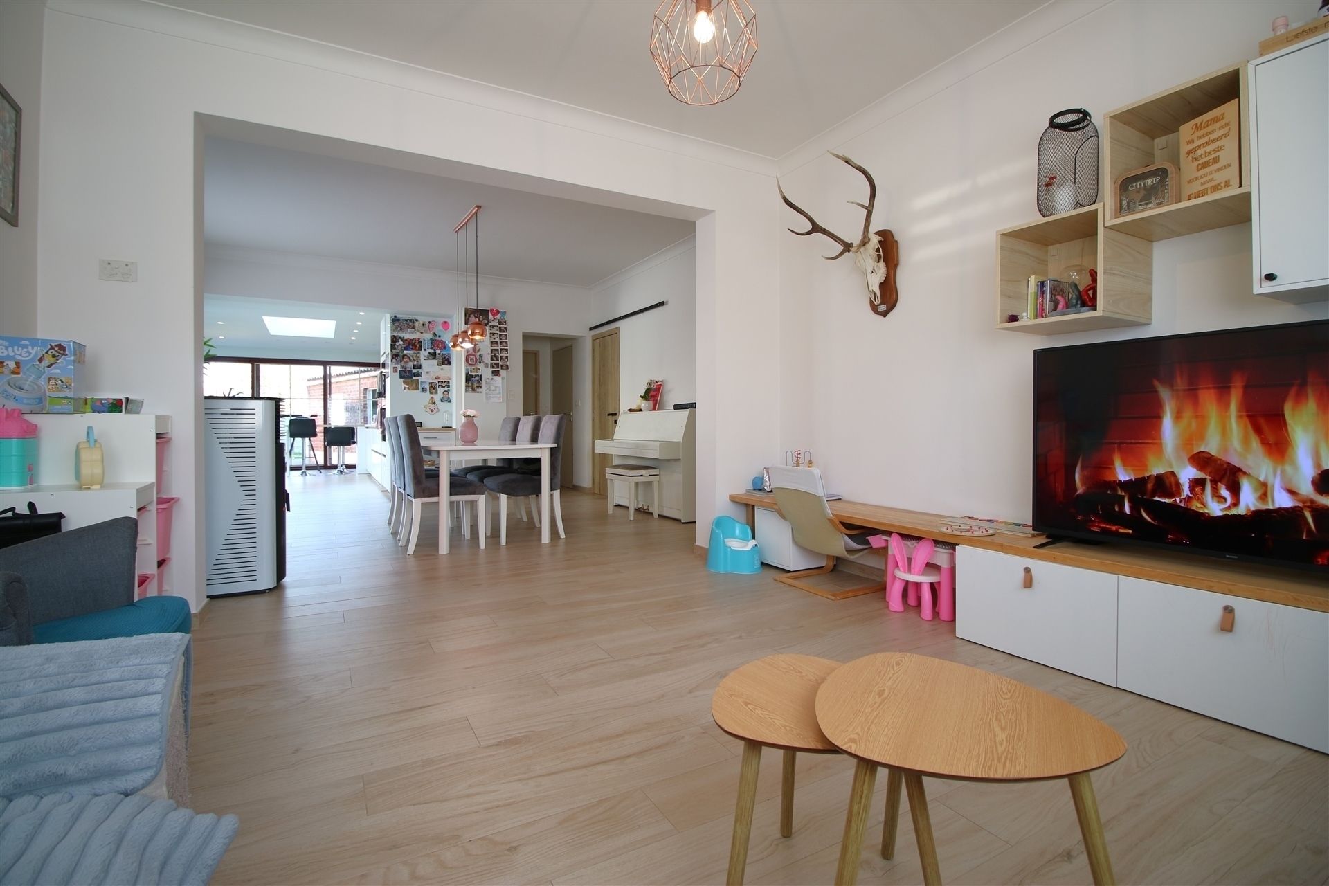 Gerenoveerde woning met 4 slaapkamers foto 2