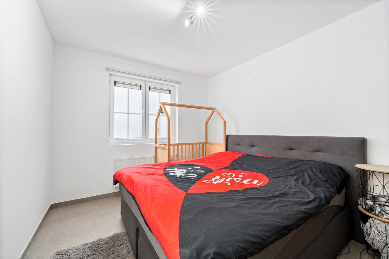 Lichtrijk gelijkvloers appartement met zuidgericht terras in het hart van Zomergem foto 6