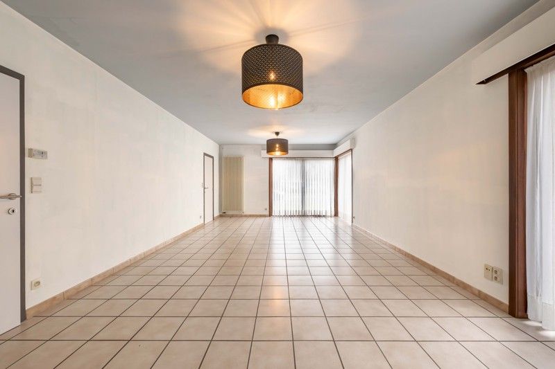 Instapklare halfopen woning met 4 slaapkamers en zonnige tuin TE KOOP in Oostrozebeke! foto 4