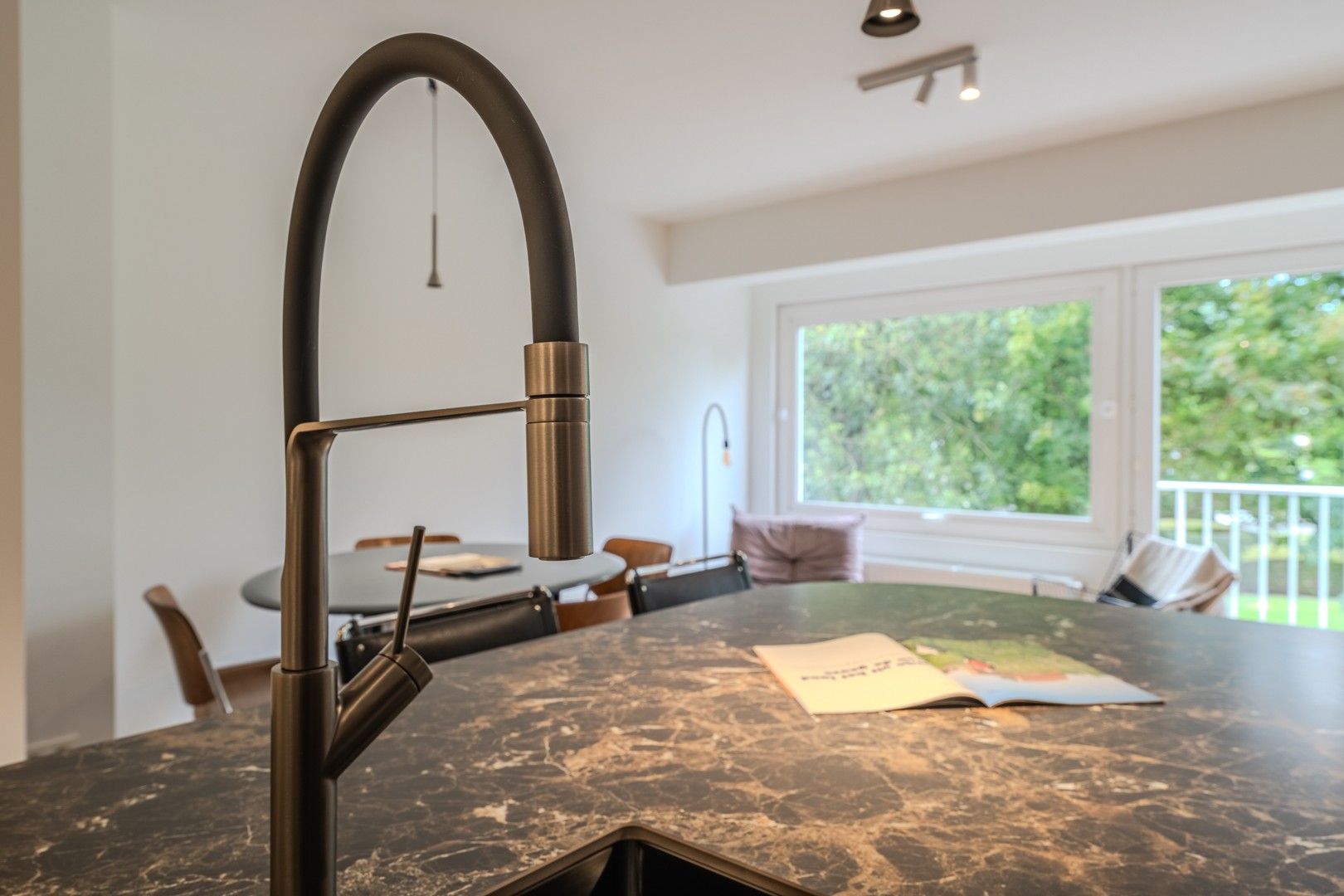 Gerenoveerd appartement op topligging foto 8