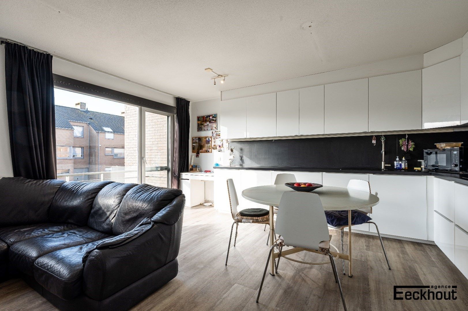 Instapklare woning met garage en tuin op enkele passen van het strand! foto 6