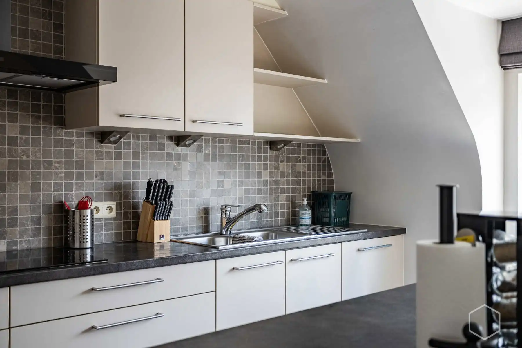 Lichtrijk duplexappartement met 4 slaapkamers en airco's foto 13