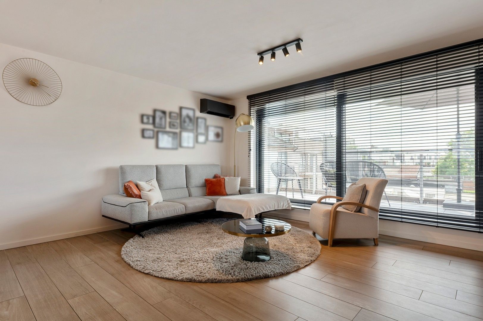 Instapklaar dakappartement met terras in het centrum van Putte foto 8