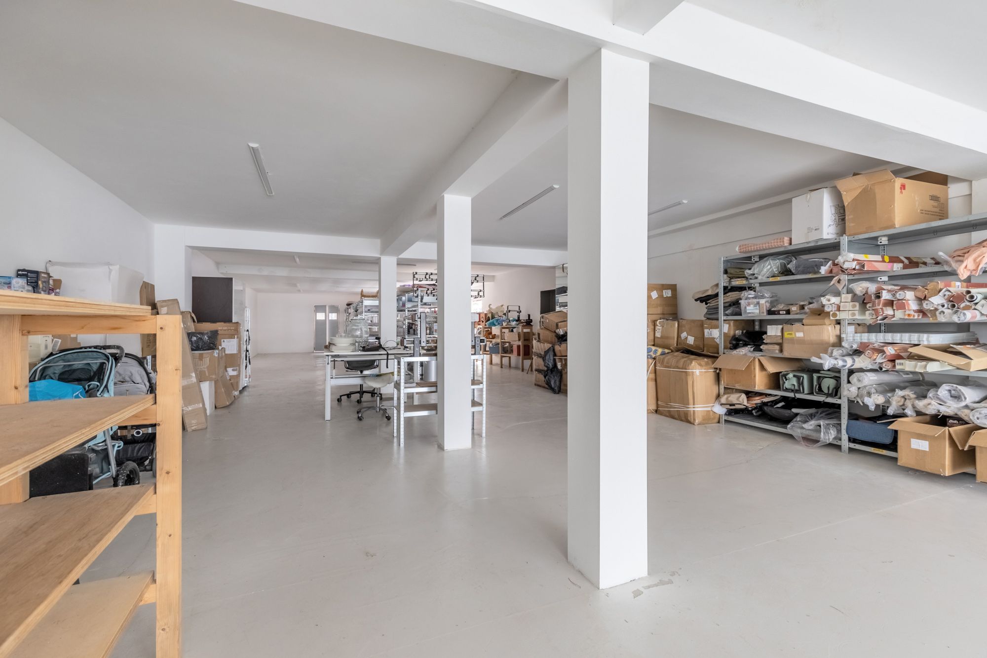 IDEALIS VASTGOED - Aangename op te frissen woonruimte mét handelsruimte/magazijn te Hamont. Dit ruime appartement omvat +-150 m² netto bewoonbare oppervlakte op een perceel van 4a. foto 29