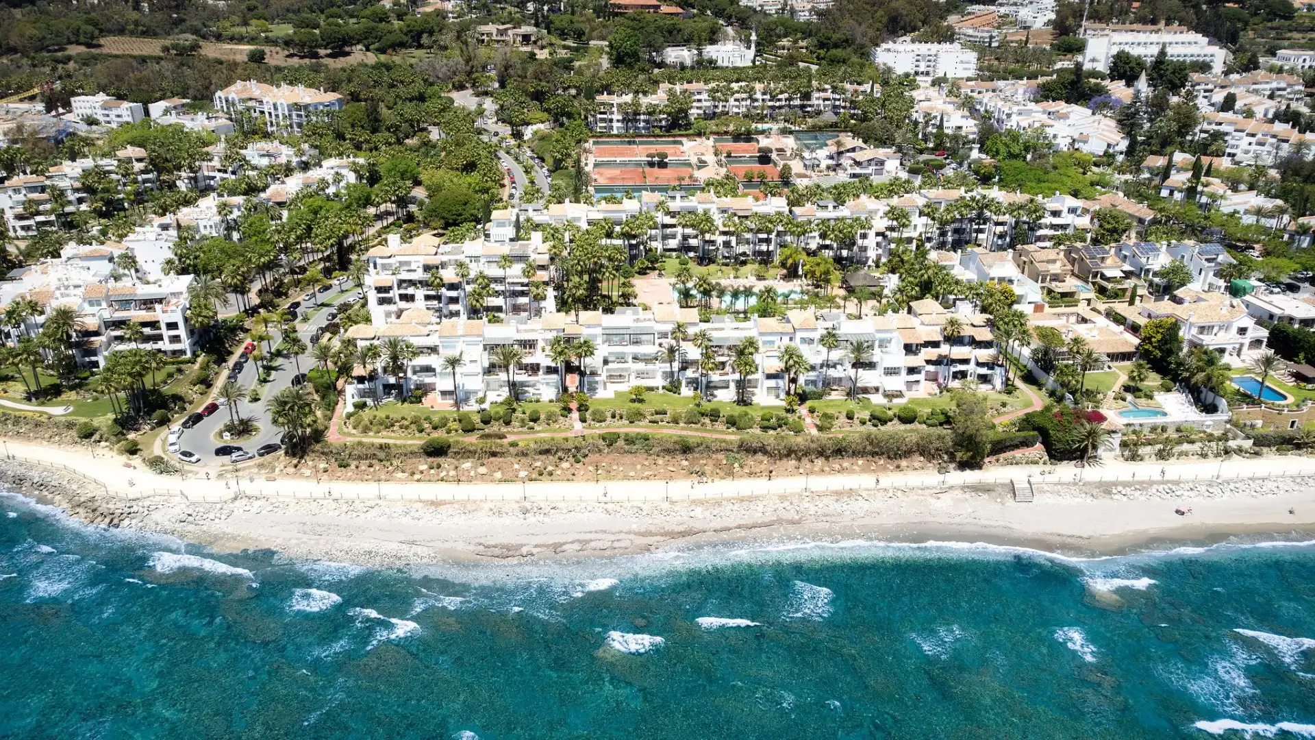 Frontline luxe appartement in Puente Romano, Marbella. foto 7