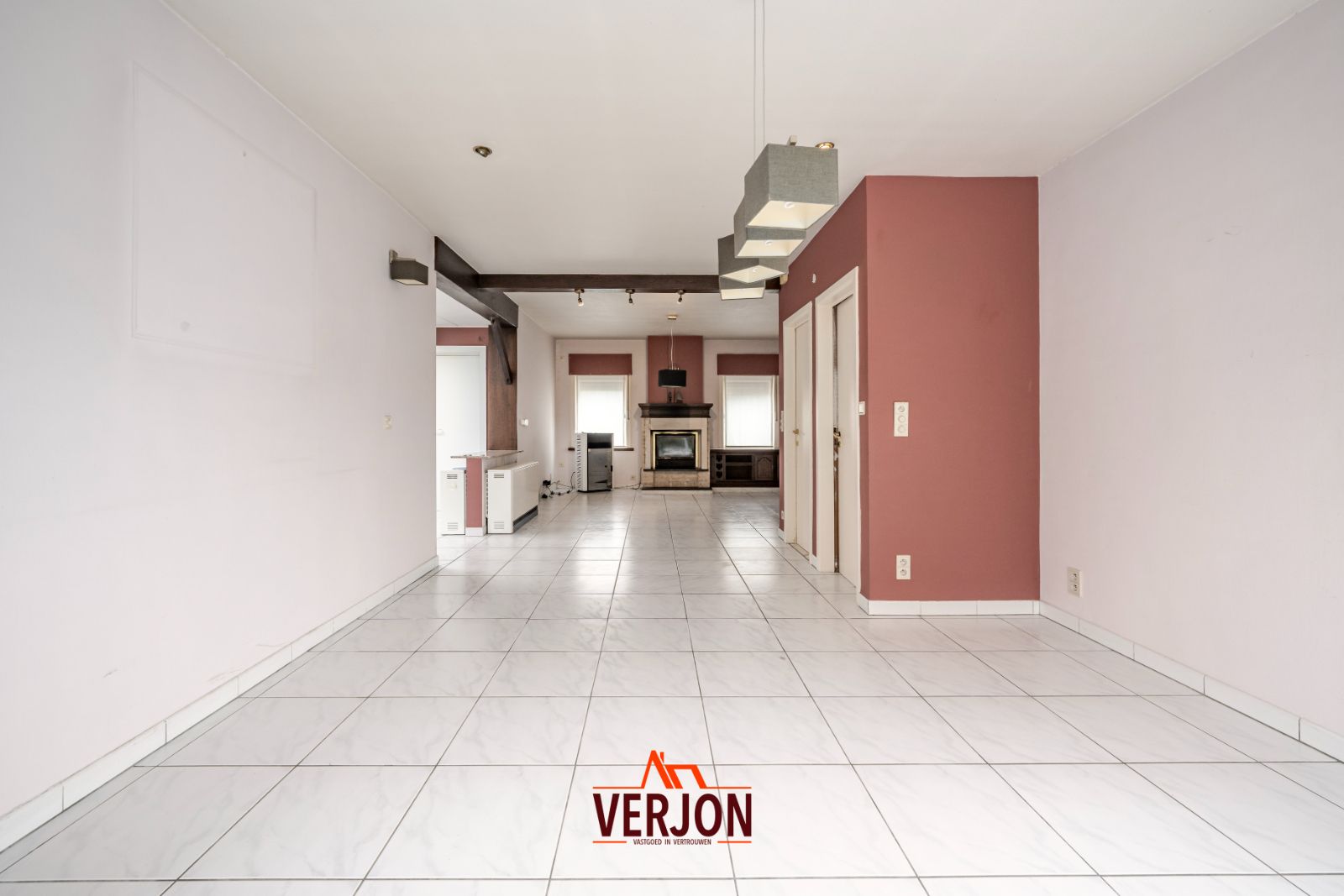 Woning met tuin en garage in het centrum van Ardooie! foto 3