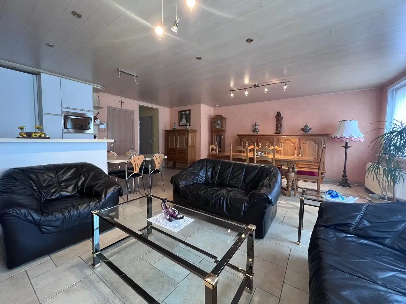 Instapklaar appartement met 2 slaapkamers en groot terras foto 4