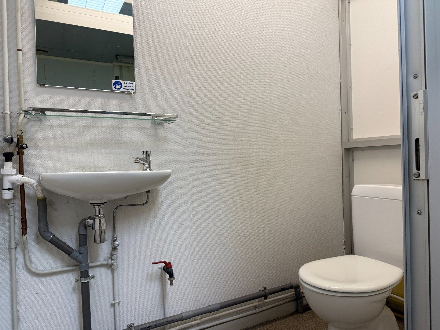 Gunstig gelegen handelsruimte te Sint-Job foto 11