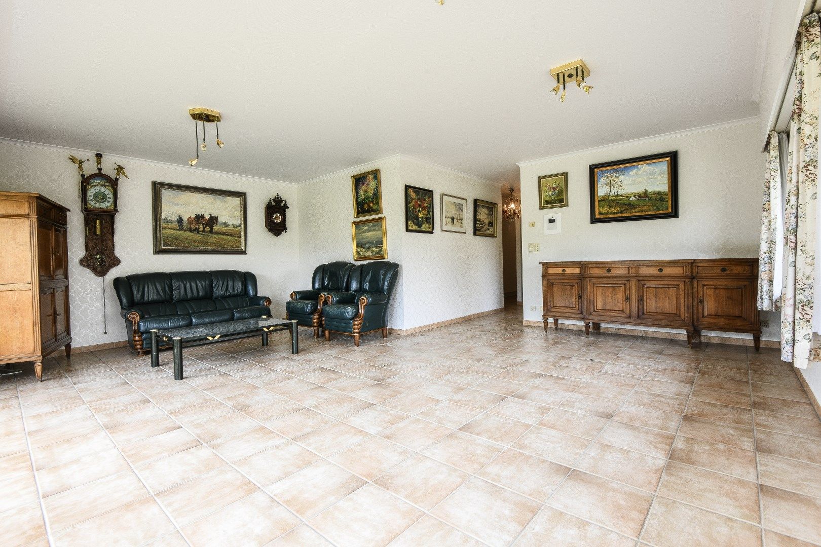 Prachtig gelegen appartement met zuidelijke oriëntatie, te midden van een groene omgeving, grenzend aan het Yzerpark, nabij de Dumortierlaan en het strand. Inpa foto 5