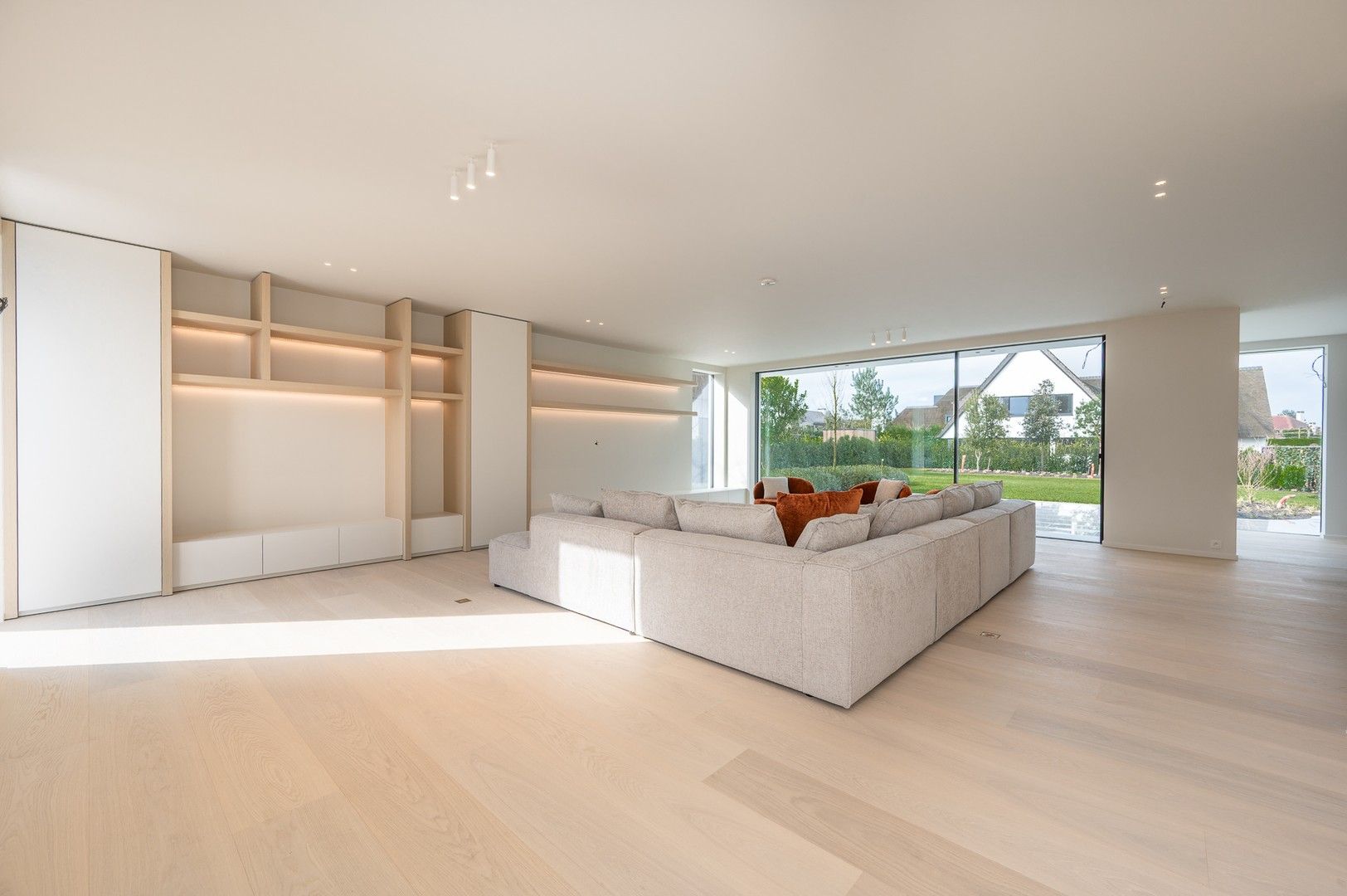 Luxueuze nieuwbouwvilla gelegen aan de rand van het Zoute, op slechts enkele minuten van de zee en het strand. foto 9