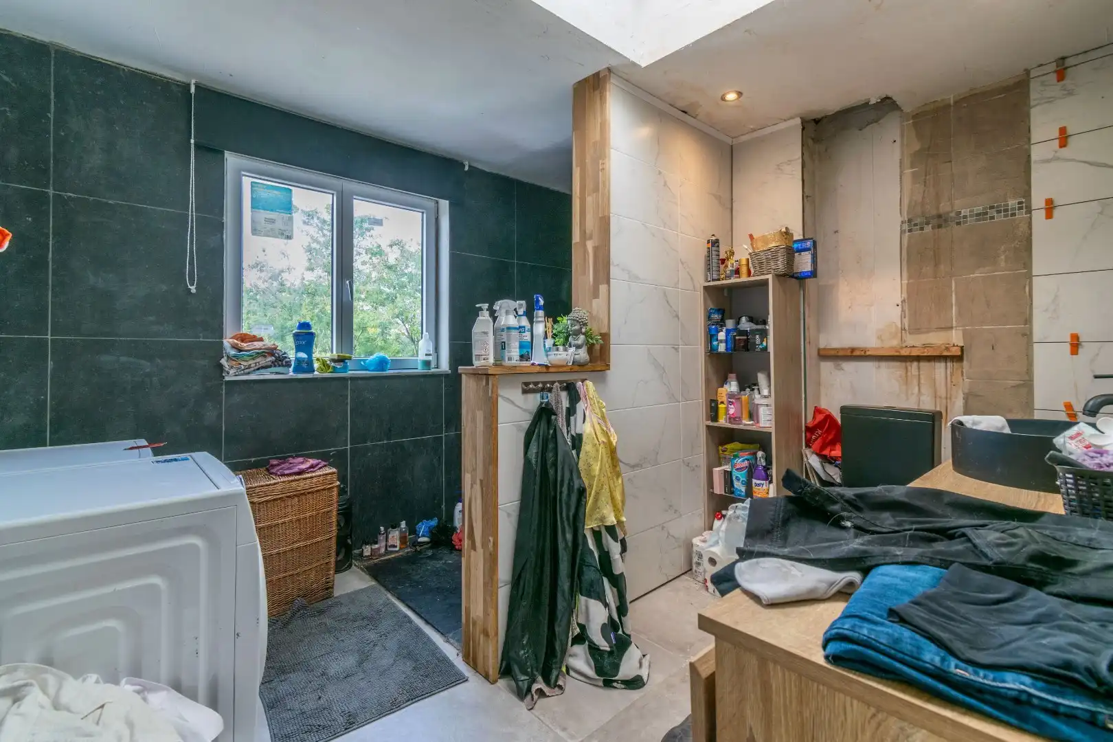 Een mooi gelegen, deels te renoveren woning met 4 slaapkamers!! foto 9