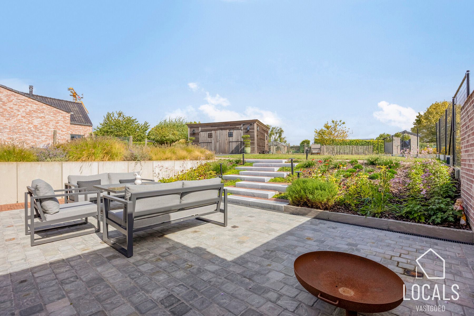 Recente woning (2018) met prachtige tuin en ruime garage foto 3