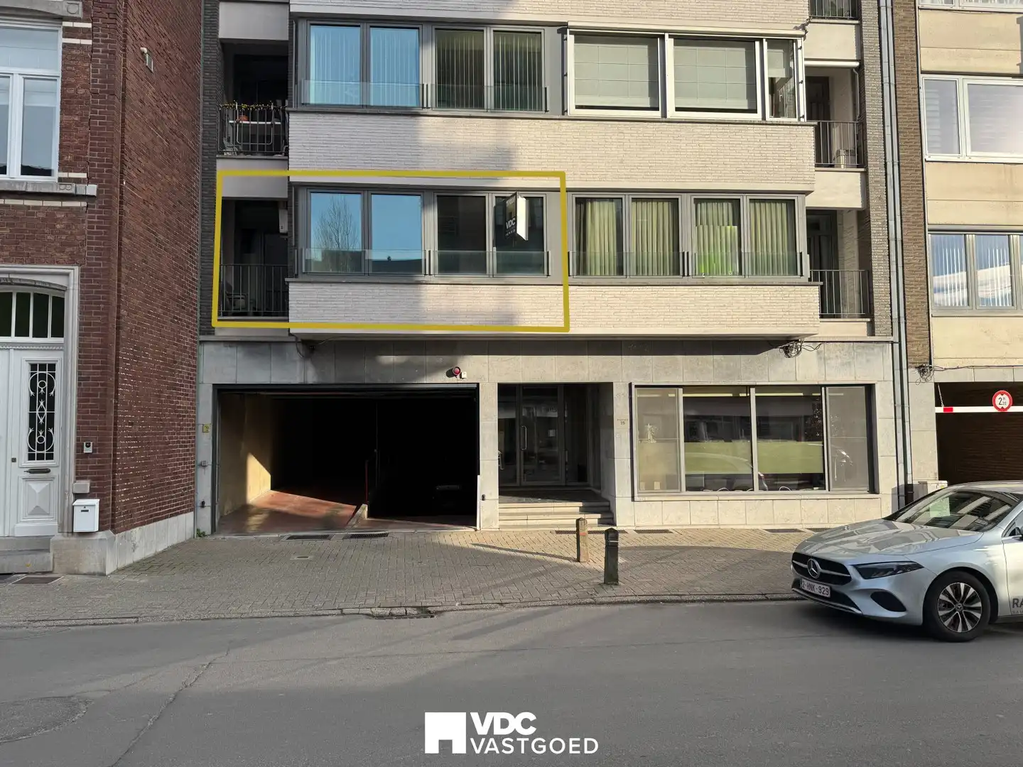 Ruim appartement (110 m²) met terras en autostaanplaats nabij centrum Tongeren foto 2