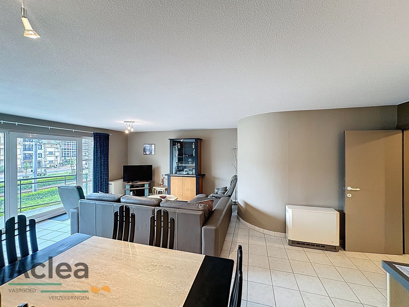 bijzonder ruim appartement met terras foto 6