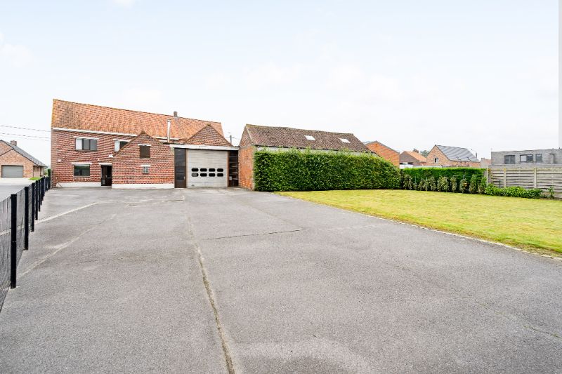 Ruime woning met aanpalende hangaar op mooi perceel in Hooglede. foto 21