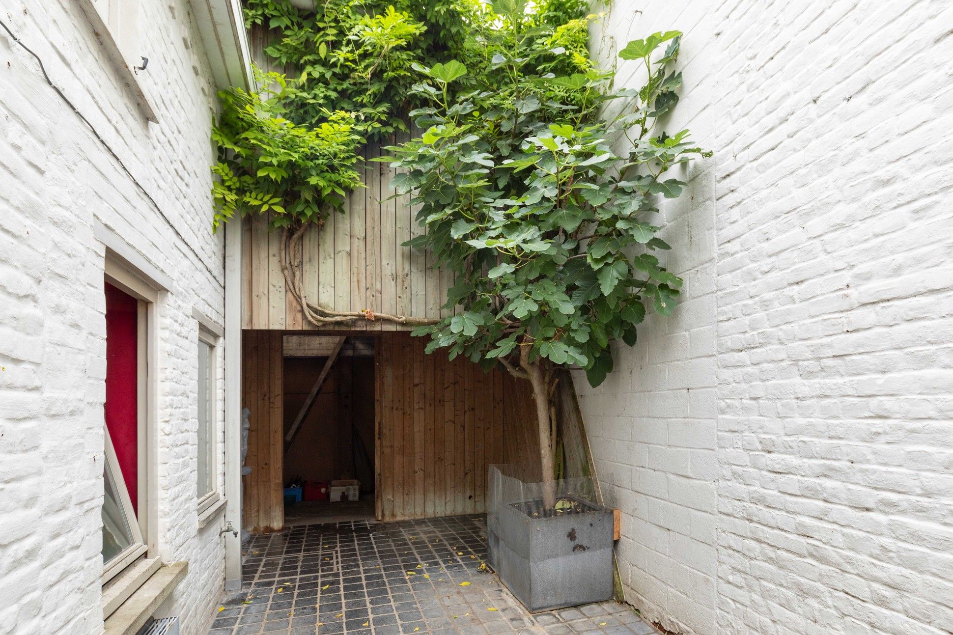 Woning met kantoor/winkel en magazijn/loods te koop in het centrum van Meulebeke. foto 3
