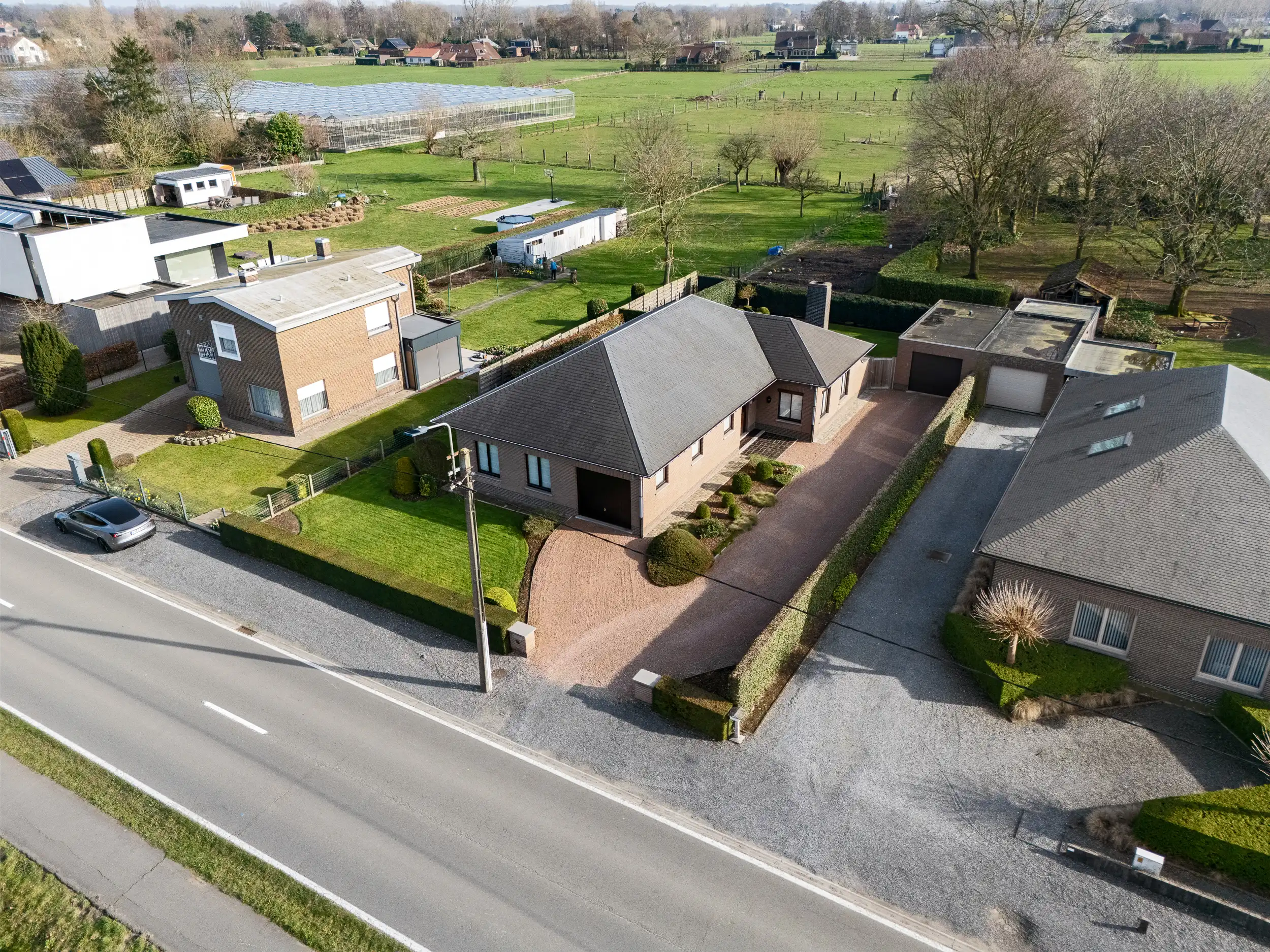 Hoofdfoto van de publicatie: Op te frissen bungalow te Destelbergen