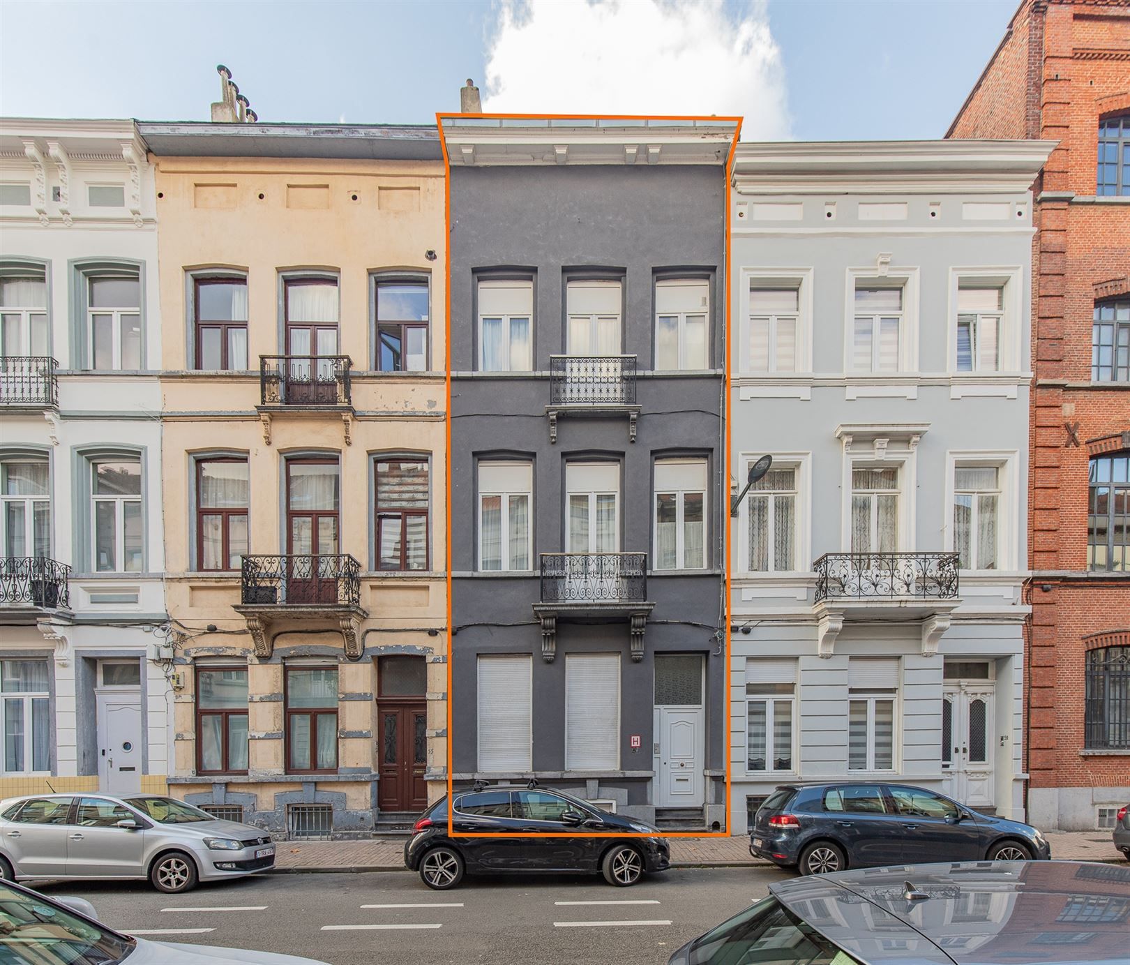 Opbrengsteigendom met 4 appartementen te Schaarbeek! foto {{pictureIndex}}