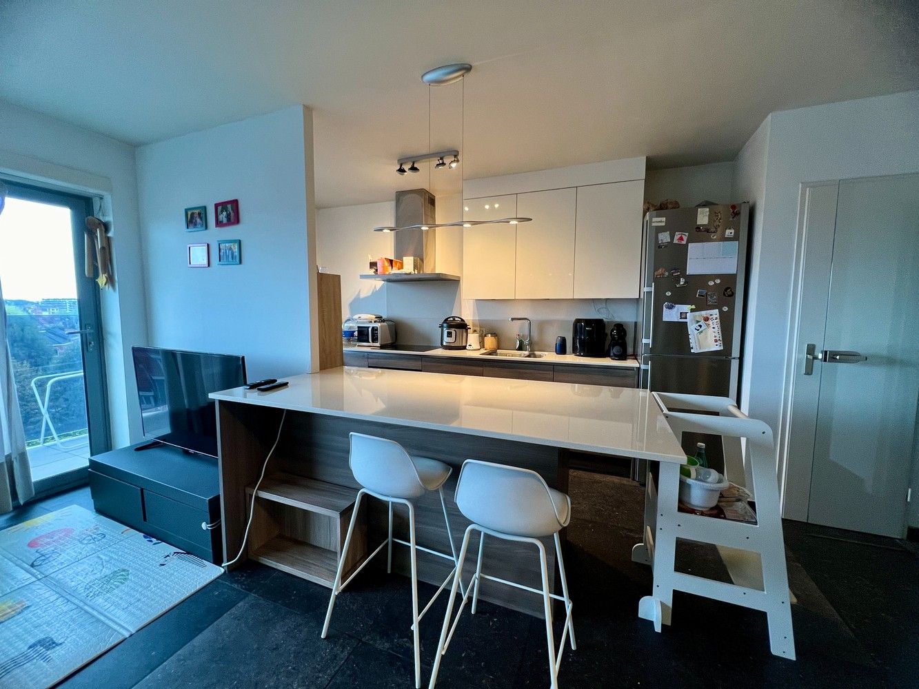 Volledig gerenoveerd tweeslaapkamer appartement te huur foto 6