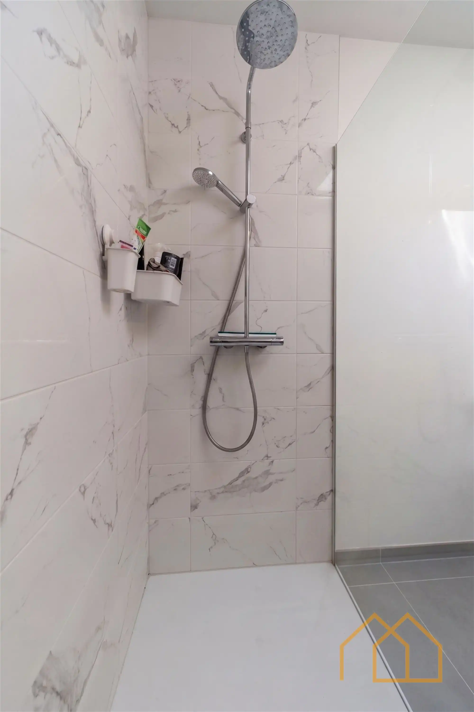 Hedendaagse woning met tuin foto 14