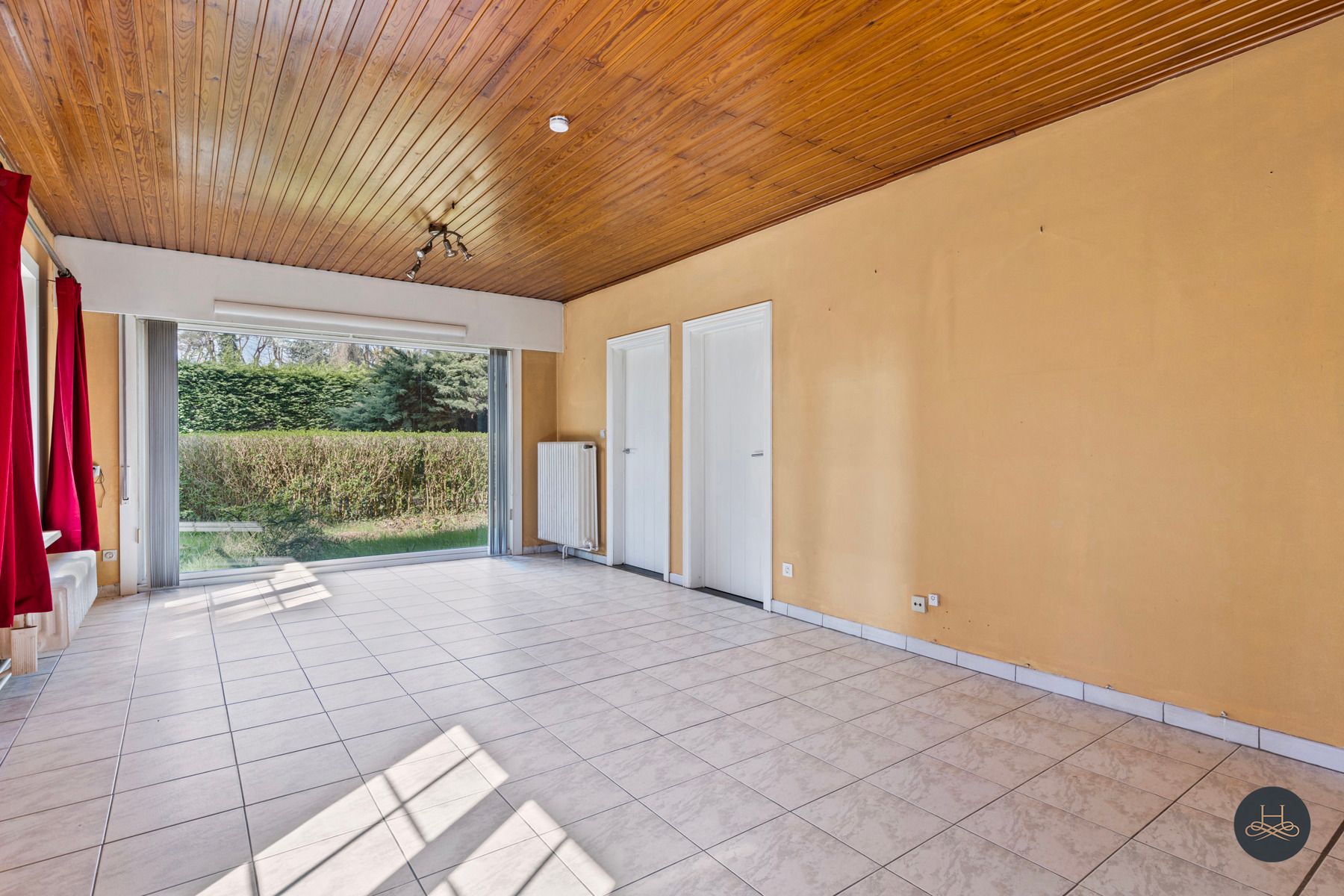 In het groen gelegen openstaande en te renoveren woning  foto 6