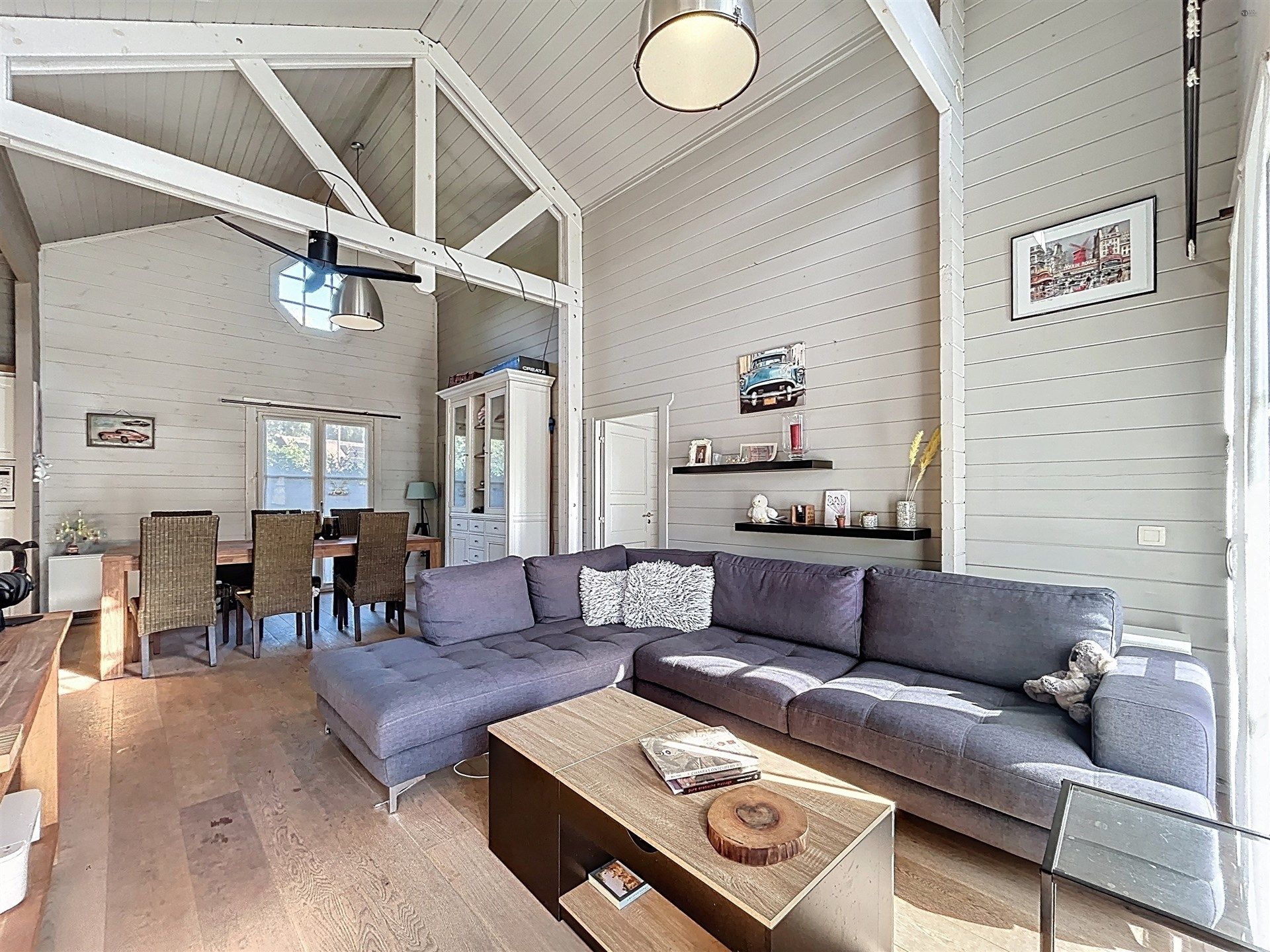 Charmante chalet met een ruime handige berging en carport. foto 4