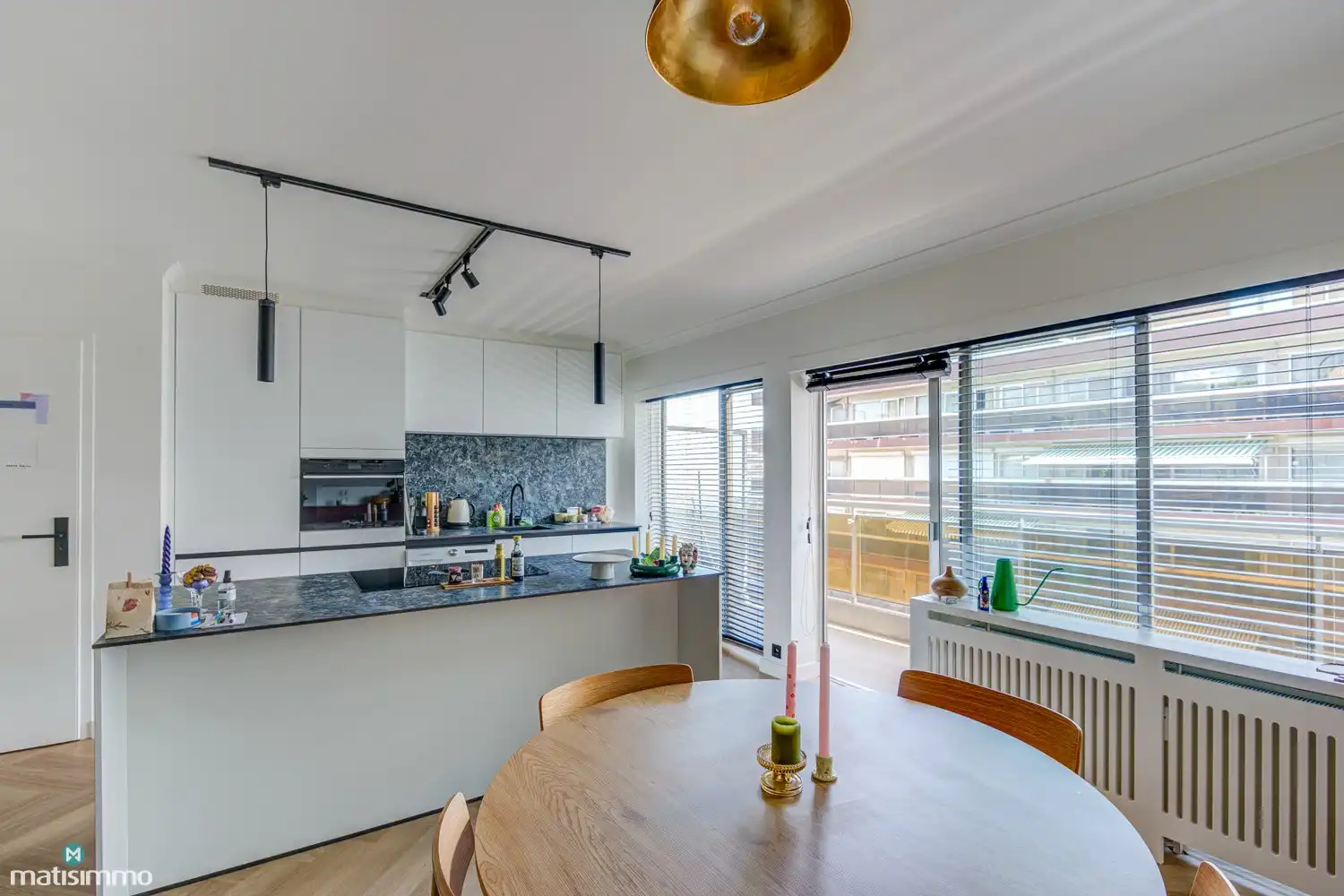 RECENT GERENOVEERD APPARTEMENT MET 2 SLAAPKAMERS, 2 TERRASSEN EN ZICHT OP HET GROEN IN DE KATARINAWIJK (OPTIONEEL: RUIME GARAGEBOX IN DE KELDERVERDIEPING) foto 9