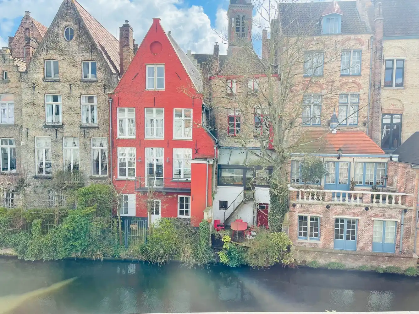 Brugge centrum , op een Idyllische locatie, aan één van de mooiste reien van Brugge,  RECENT GERENOVEERD LICHTRIJK GEMEUBELD🪑🛌HOEKHUIS foto 24