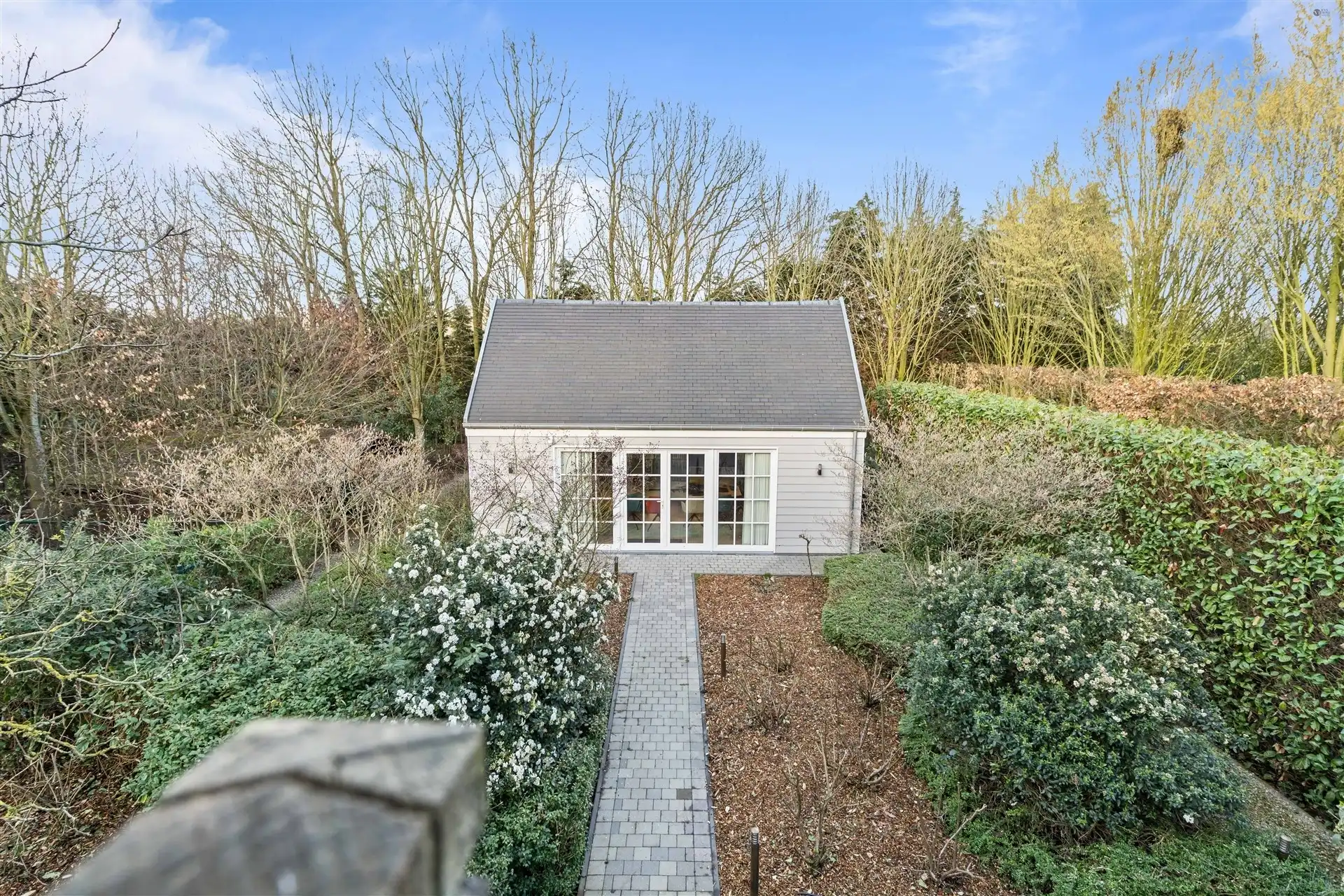 prachtig gelegen woning met veel potentieel foto 2