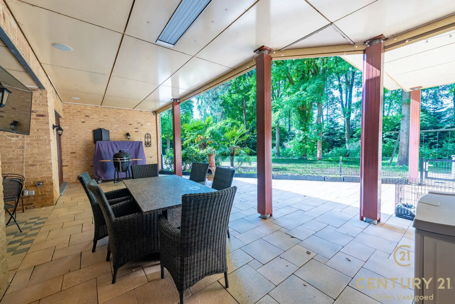 Riante villa met 5 slaapkamers, 4 badkamers en binnenzwembad foto 25